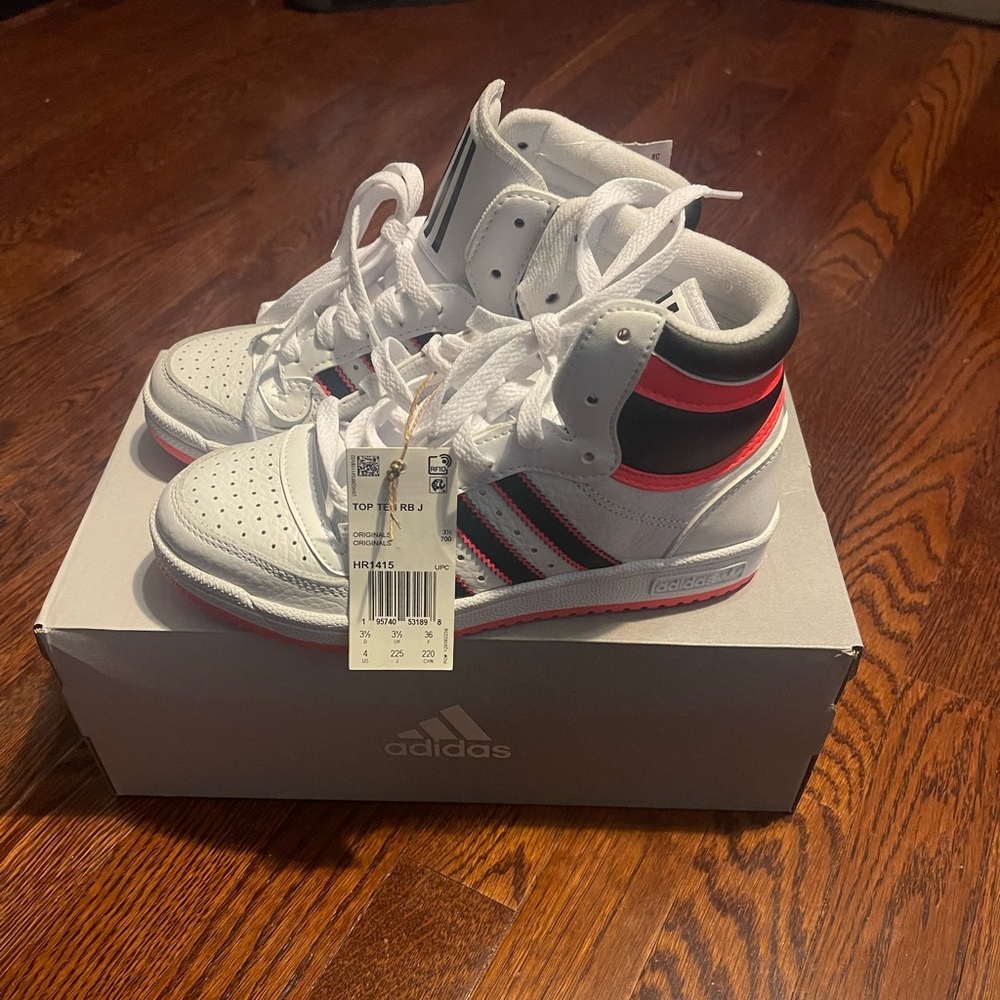 Brand new boys Adidas gym shoes, size 4